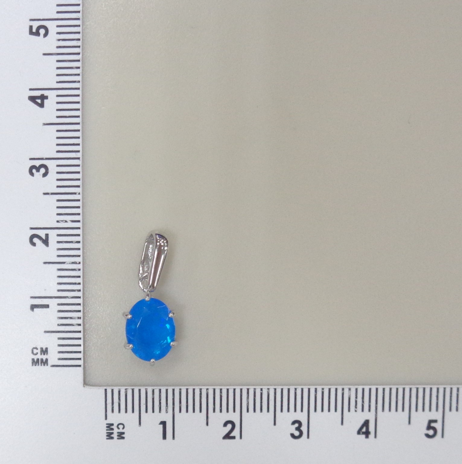 Серебряная подвеска с голубым опалом